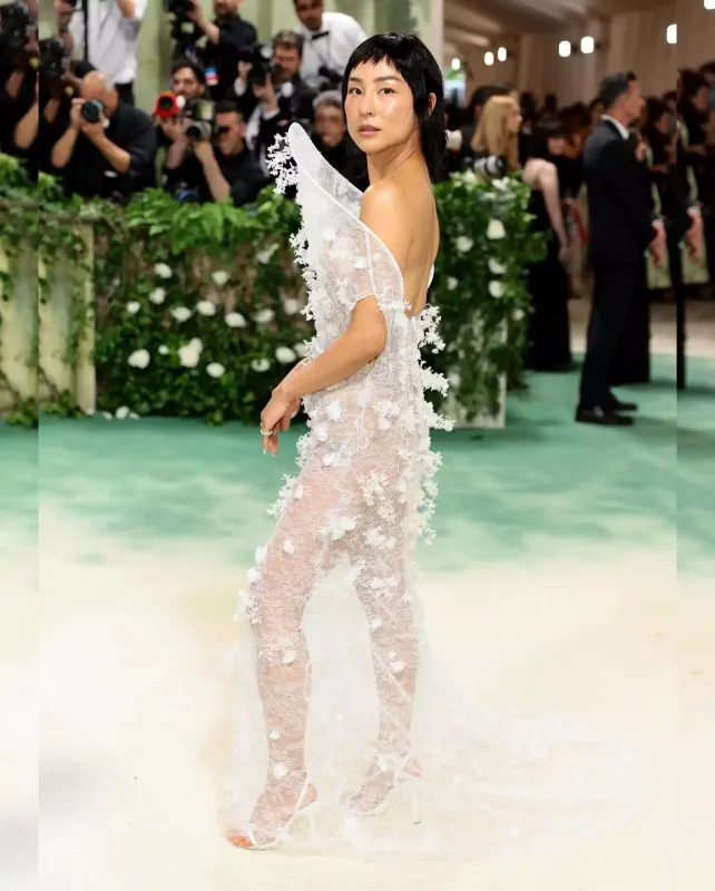 Met Gala 2024-də ulduz keçidi!