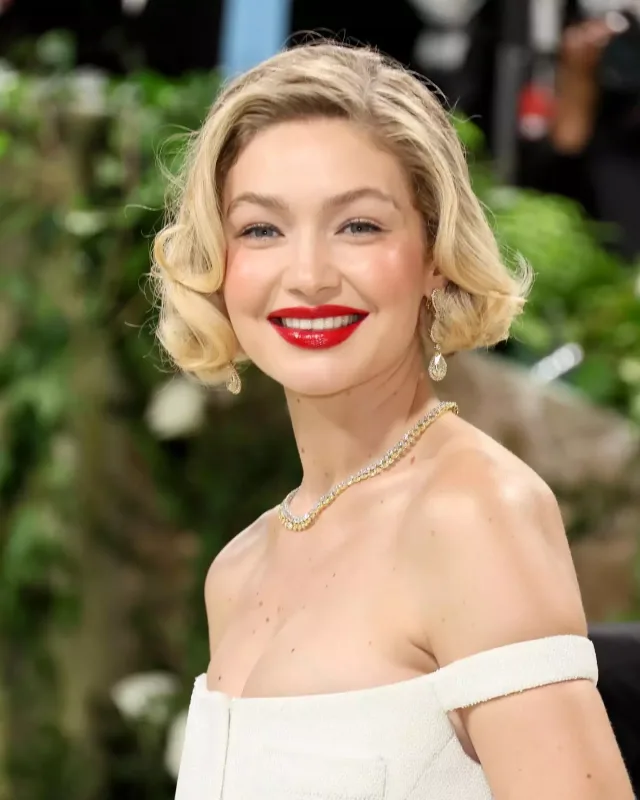 Met Gala 2024-də ulduz keçidi!