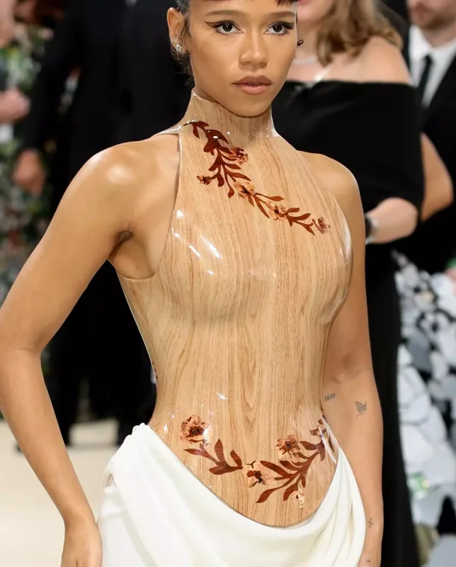 Met Gala 2024-də ulduz keçidi!