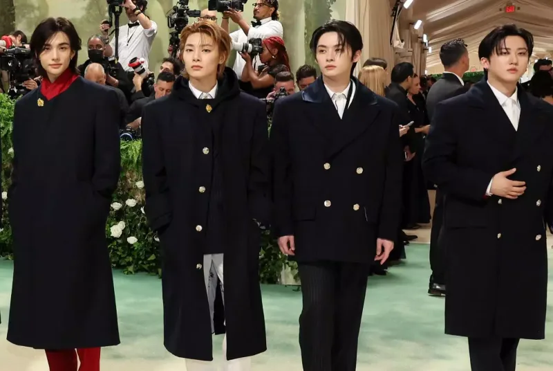 Met Gala 2024-də ulduz keçidi!