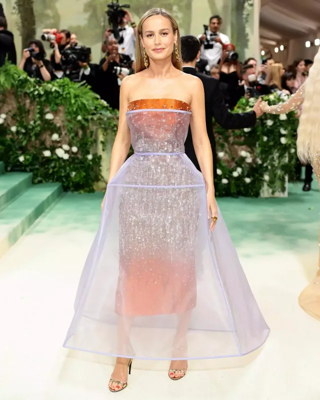 Met Gala 2024-də ulduz keçidi!