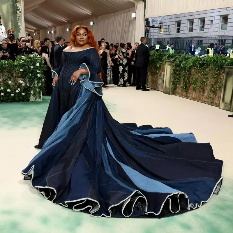 Met Gala 2024-də ulduz keçidi!