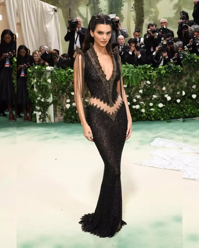 Met Gala 2024-də ulduz keçidi!