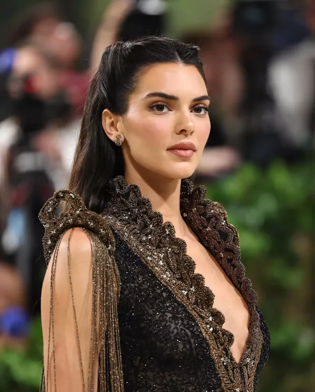 Met Gala 2024-də ulduz keçidi!