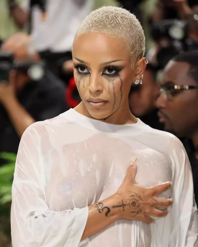 Met Gala 2024-də ulduz keçidi!