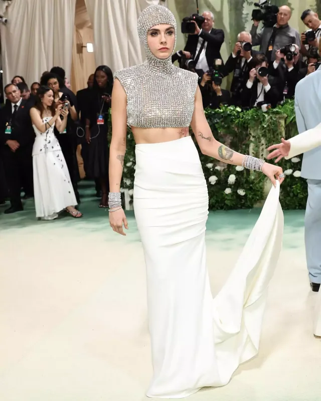 Met Gala 2024-də ulduz keçidi!