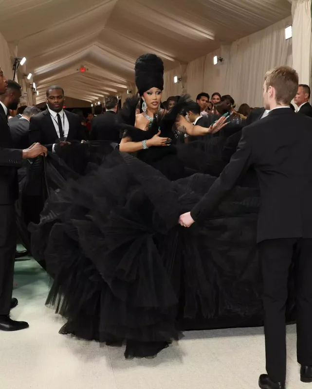 Met Gala 2024-də ulduz keçidi!