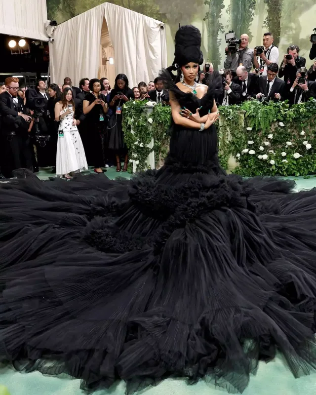 Met Gala 2024-də ulduz keçidi!