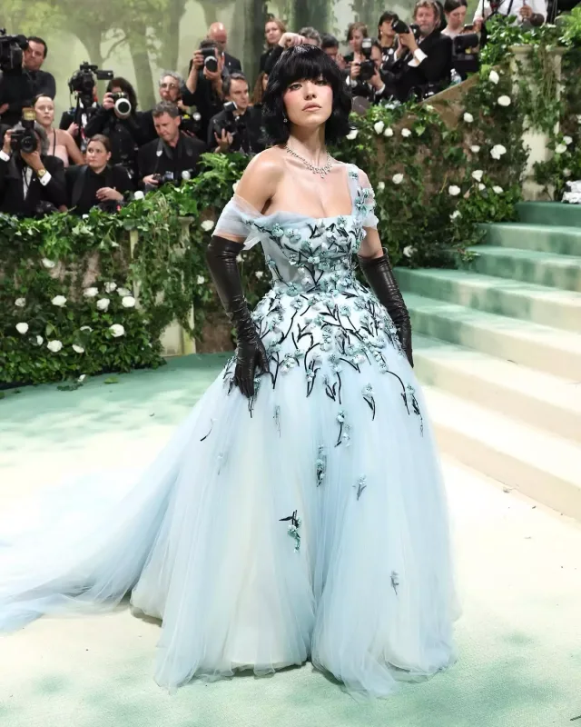 Met Gala 2024-də ulduz keçidi!