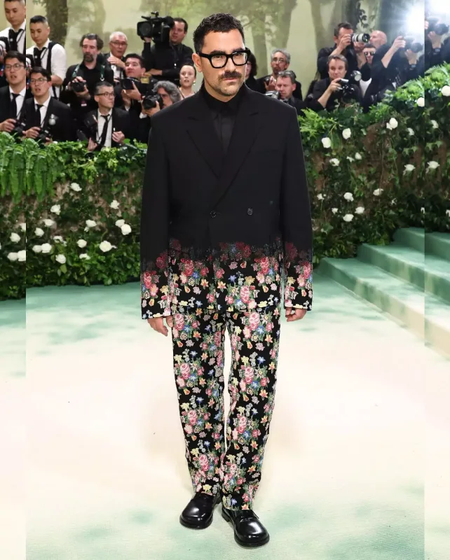 Met Gala 2024-də ulduz keçidi!