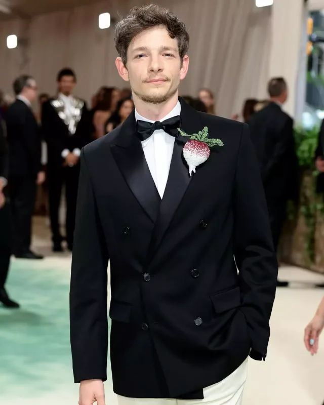 Met Gala 2024-də ulduz keçidi!