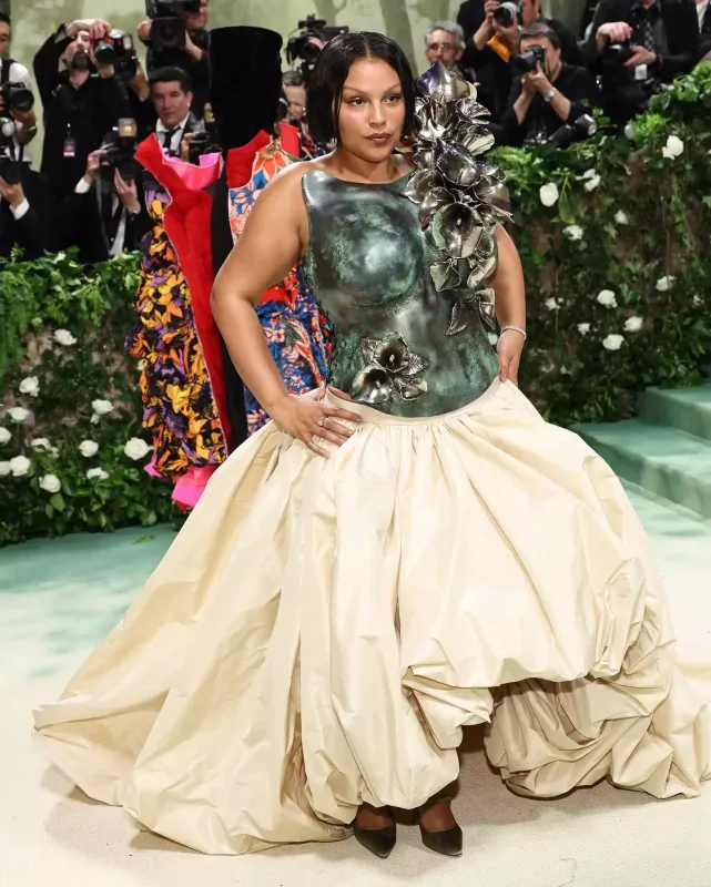 Met Gala 2024-də ulduz keçidi!