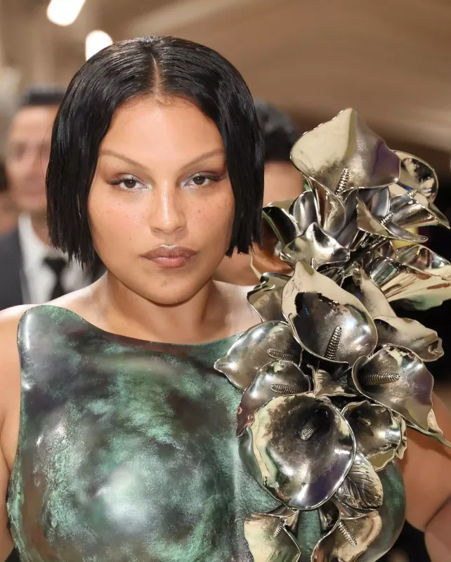 Met Gala 2024-də ulduz keçidi!