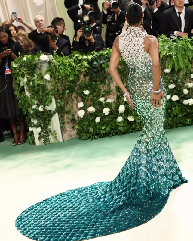 Met Gala 2024-də ulduz keçidi!
