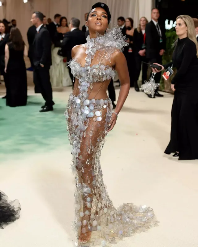 Met Gala 2024-də ulduz keçidi!