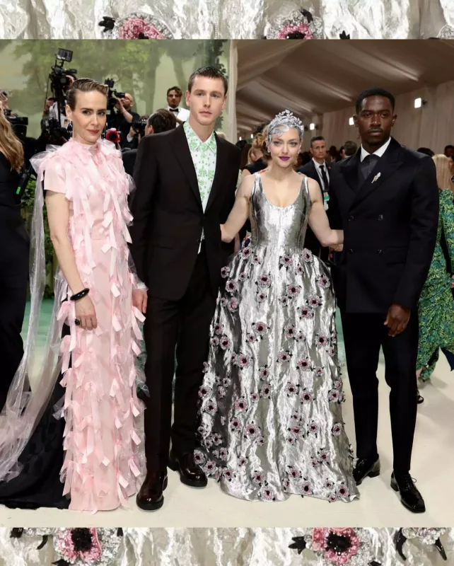 Met Gala 2024-də ulduz keçidi!