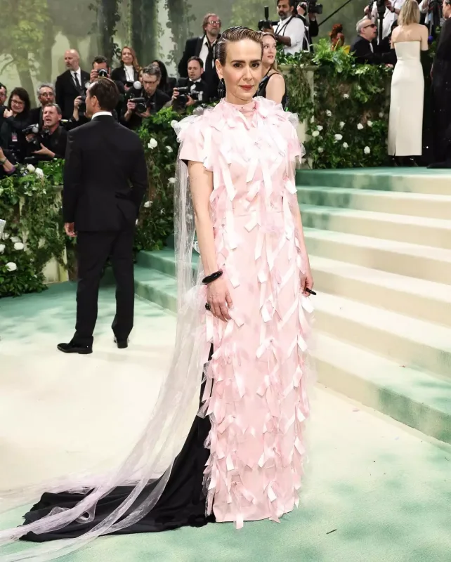 Met Gala 2024-də ulduz keçidi!