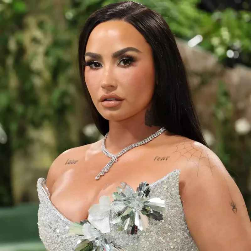 Met Gala 2024-də ulduz keçidi!