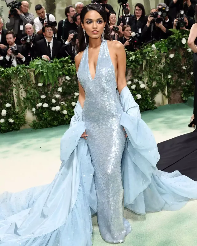 Met Gala 2024-də ulduz keçidi!