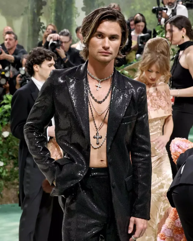 Met Gala 2024-də ulduz keçidi!