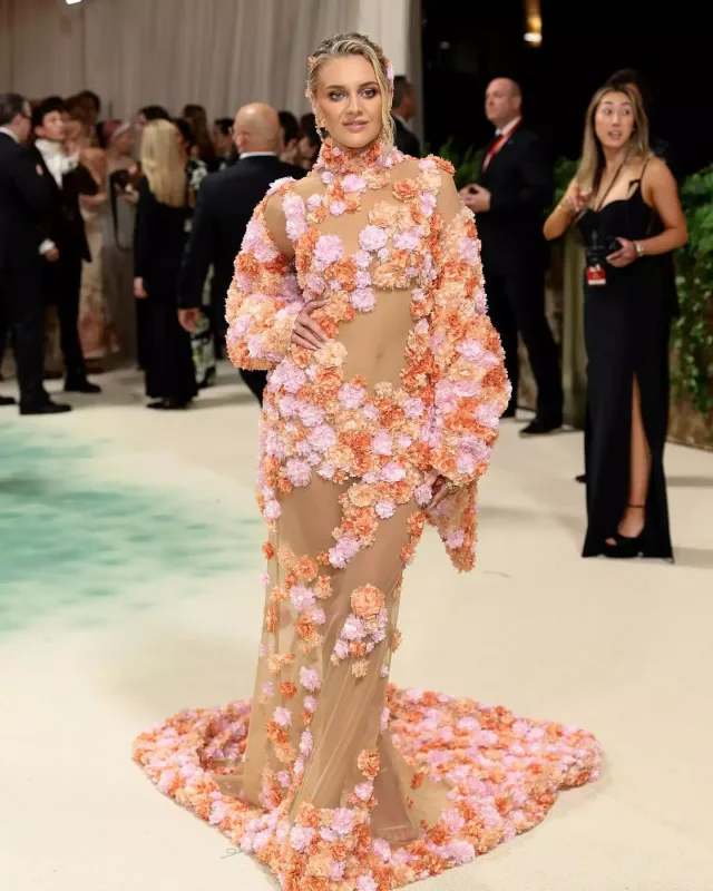 Met Gala 2024-də ulduz keçidi!