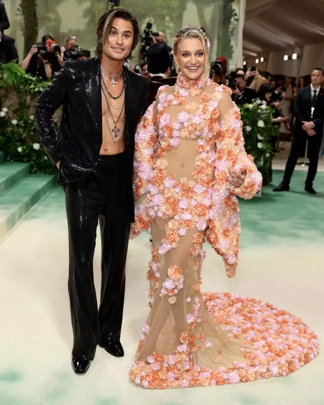 Met Gala 2024-də ulduz keçidi!