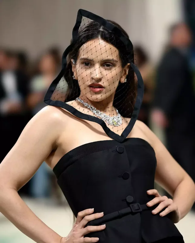 Met Gala 2024-də ulduz keçidi!