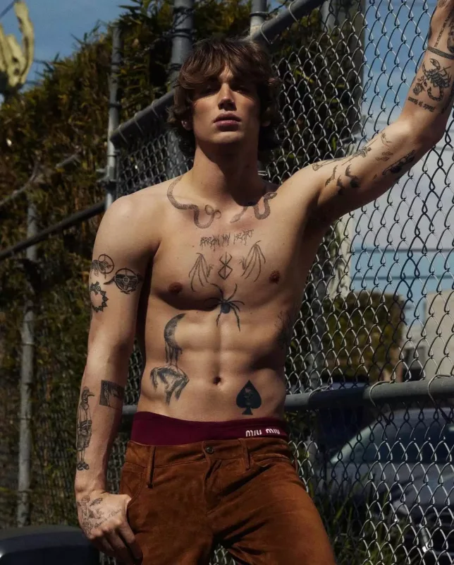 Vinni kamera qarşısında