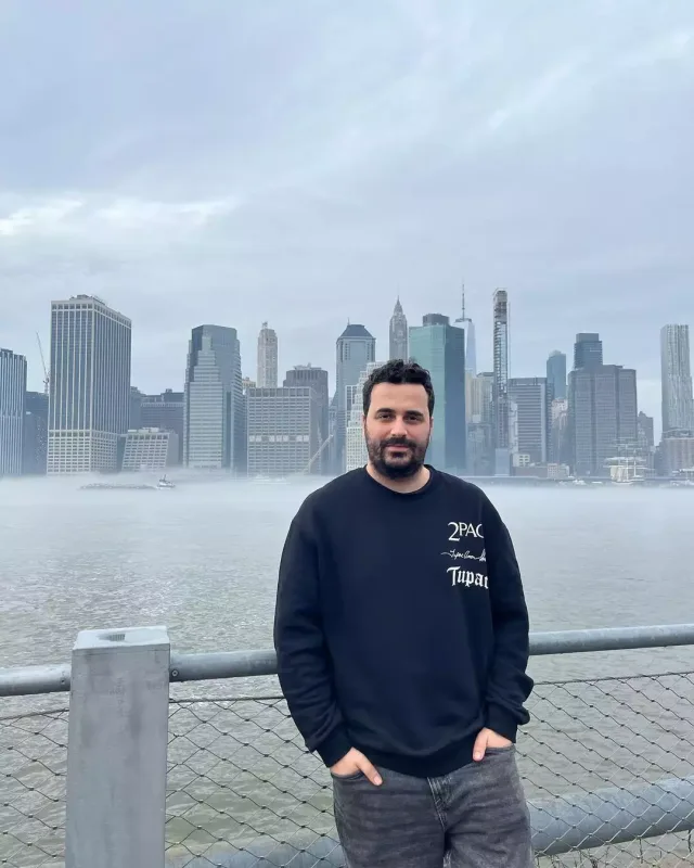 “Elə bilirlər, 2-3 mahnı yazıb, səhnəyə paraşütlə düşmüşəm”