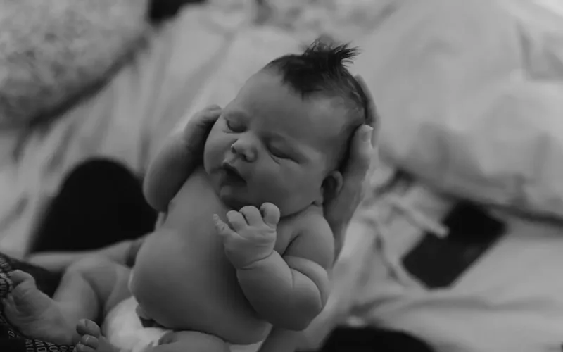 Bir zamanların məşhur ikonası 4-cü dəfə ana oldu