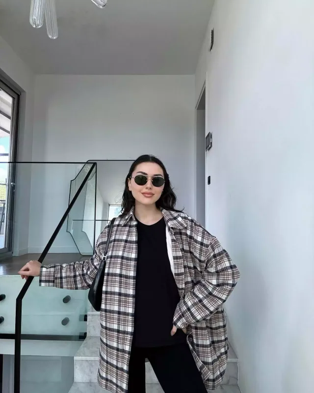 Safura 4-cü övladına hamilədir?