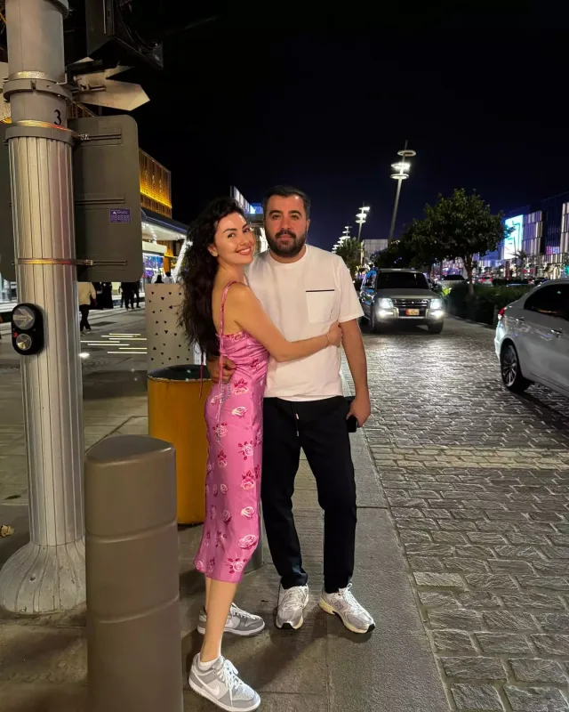 Safura 4-cü övladına hamilədir?