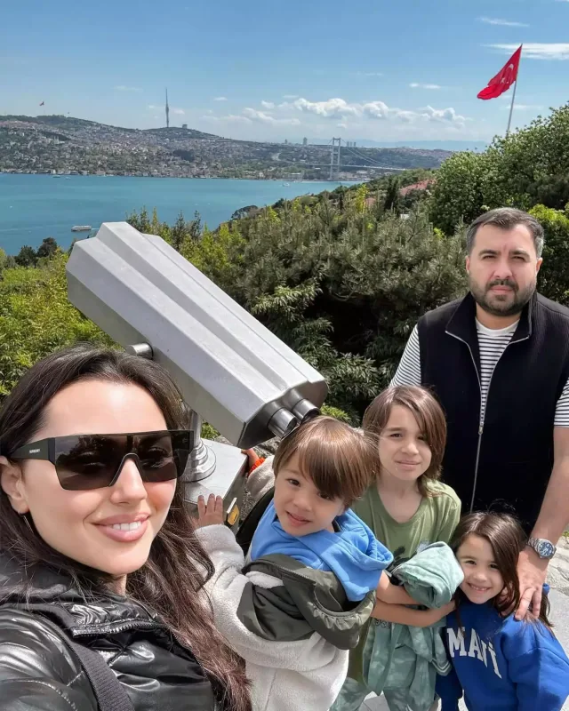 Safura 4-cü övladına hamilədir?