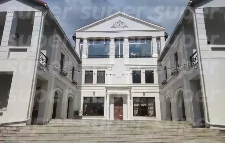 Qızı Puqaçovanın evini satır!