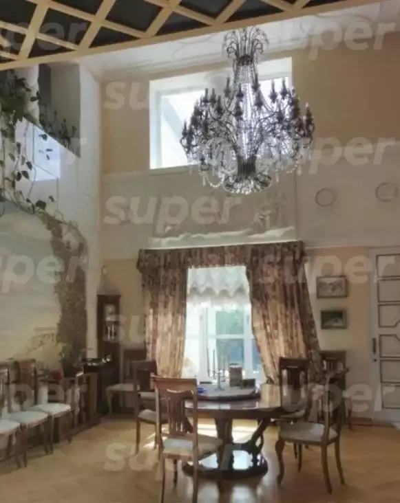 Qızı Puqaçovanın evini satır!