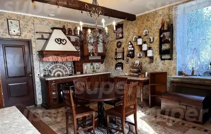 Qızı Puqaçovanın evini satır!