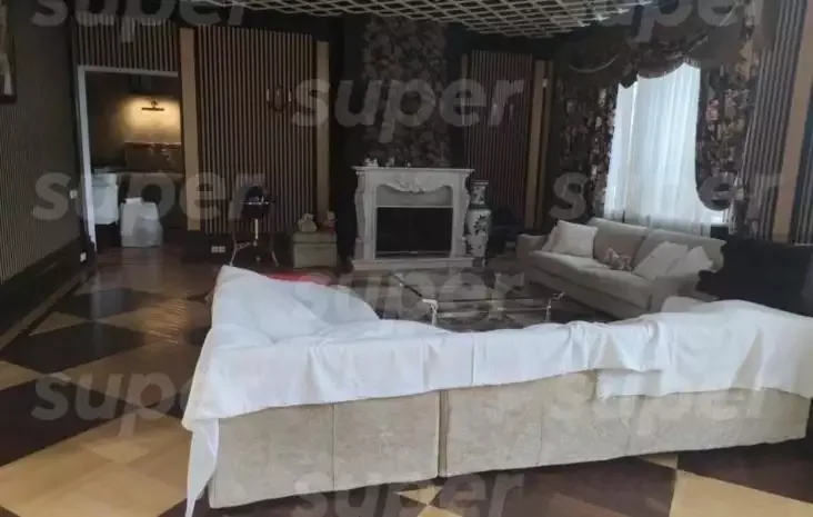 Qızı Puqaçovanın evini satır!