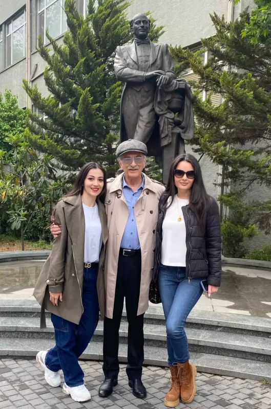 Aysel Polad Bülbüloğlu ilə bir arada