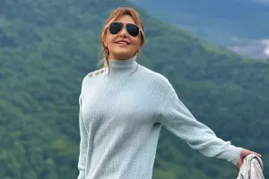 Zülfiyyə Xanbabayevadan Şuşada fotolar