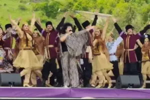 87 yaşlı Xanlarova “Xarıbülbül” səhnəsində!