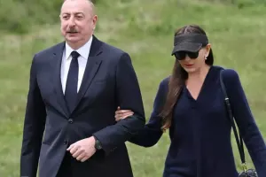 Prezidentlə xanımı Xarıbülbül festivalında - Video