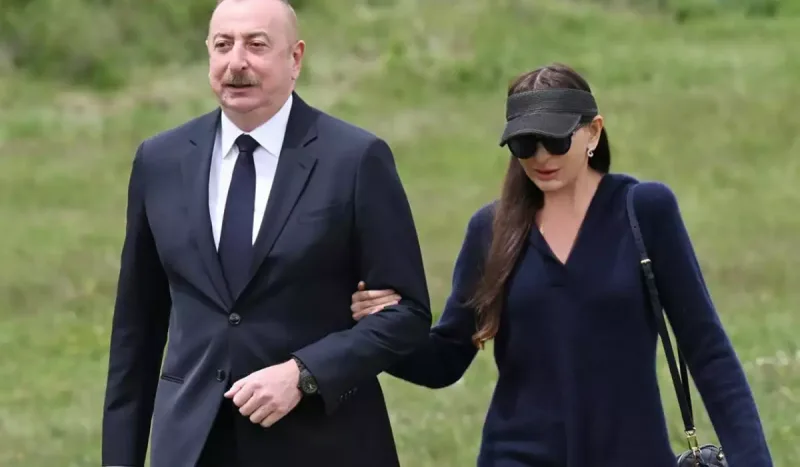 Prezidentlə xanımı Xarıbülbül festivalında - Video