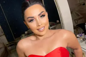 Azərbaycanlı müğənni maşınla iki azyaşlını vurdu