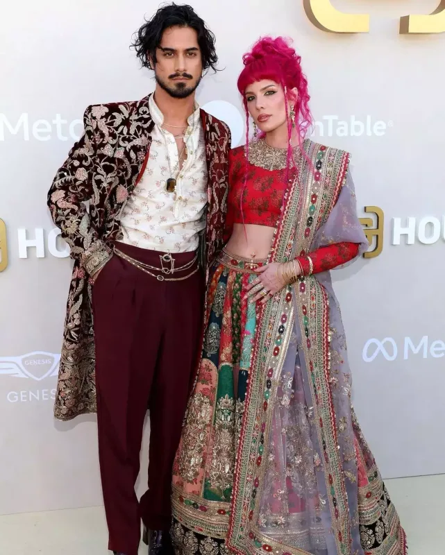 Helsi saçını çəhrayıya boyadı