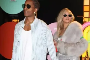 Rihanna oğlunun doğum günündə görüntüləndi