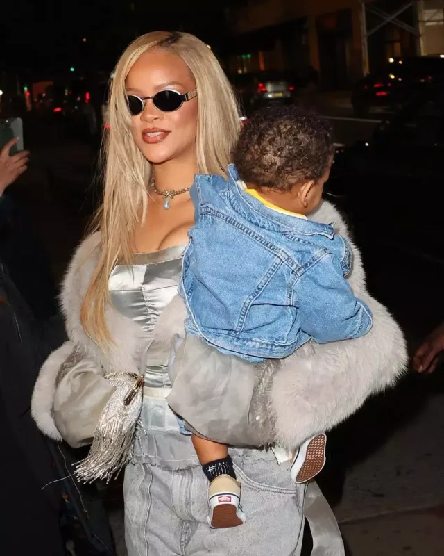 Rihanna oğlunun doğum günündə görüntüləndi