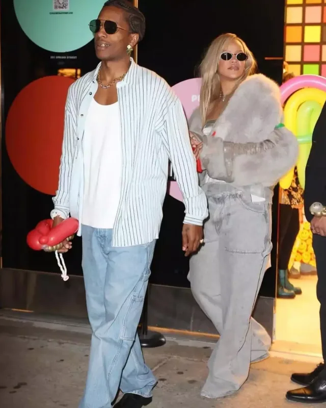 Rihanna oğlunun doğum günündə görüntüləndi