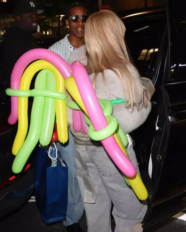 Rihanna oğlunun doğum günündə görüntüləndi