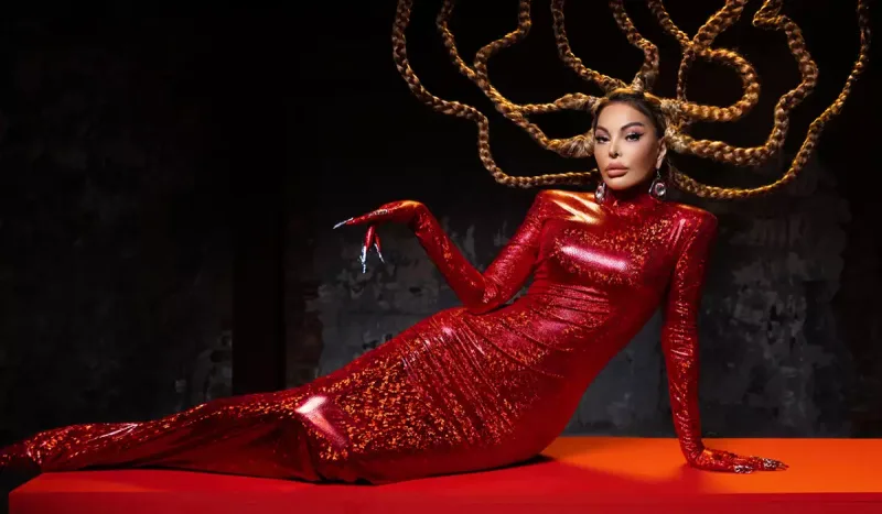 Aygün Kazımova saatlarla asılı qaldı