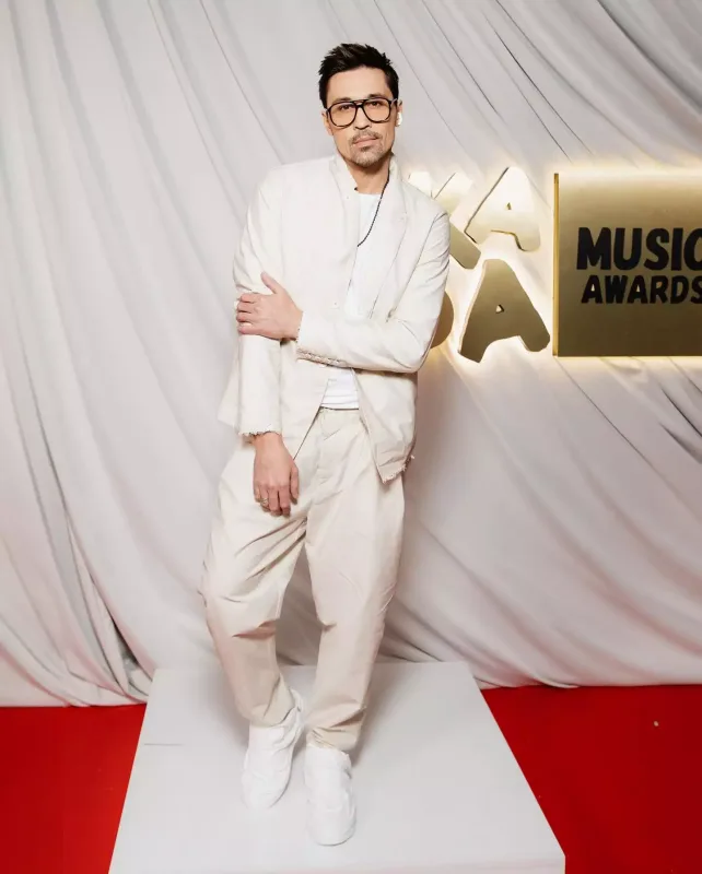 Estetik əməliyyat etdirmədən dəyişdi